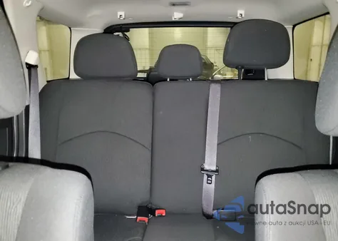 2010 Mazda Tribute I z USA, uszkodzony, nr VIN 4F2CY0C76AKM06448